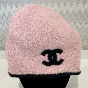 CHANEL Cashmere/Silk Beanie